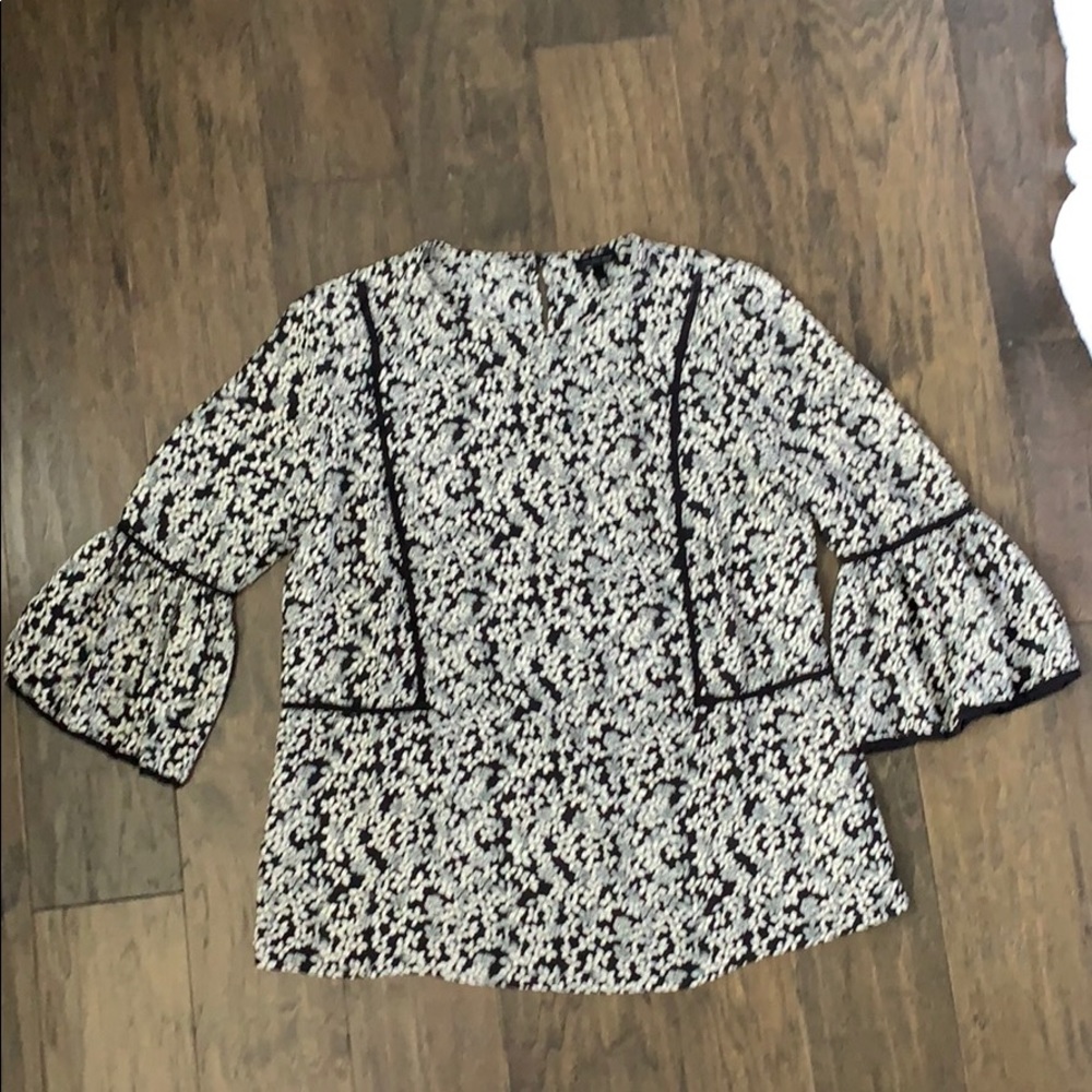 Blouse w/ Bell sleeves black, white, grey, yellow